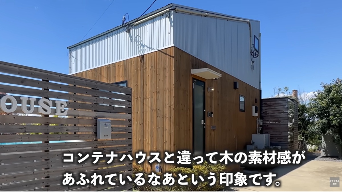茨城県にある8坪＋4坪の「小さな家」→リビングの窓を開けると……「あぁ、本当に憧れる」　まさかの空間出現に「夢とロマンがいっぱい」（1/2） | 住まい ねとらぼ