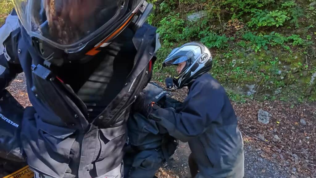 通りがかりのライダーが手助けをしてくれた