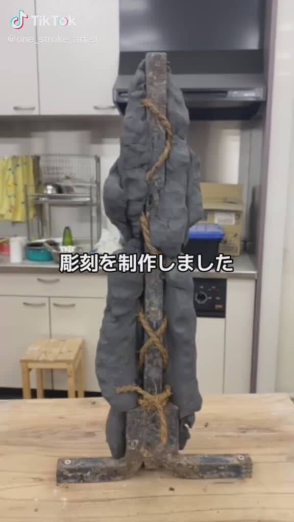 裏側にも粘土を盛り付けていく