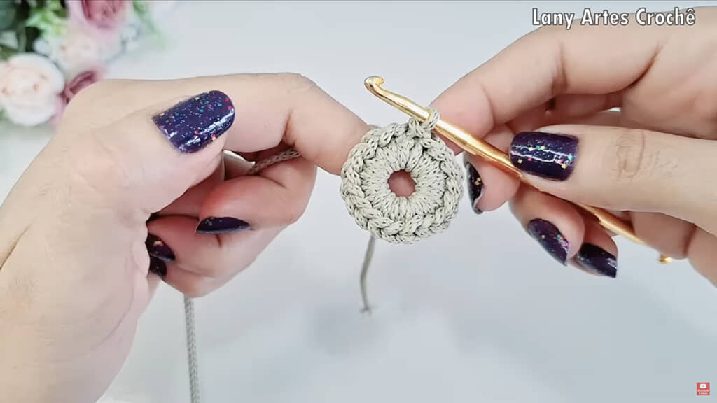 きつめに編んでいきます