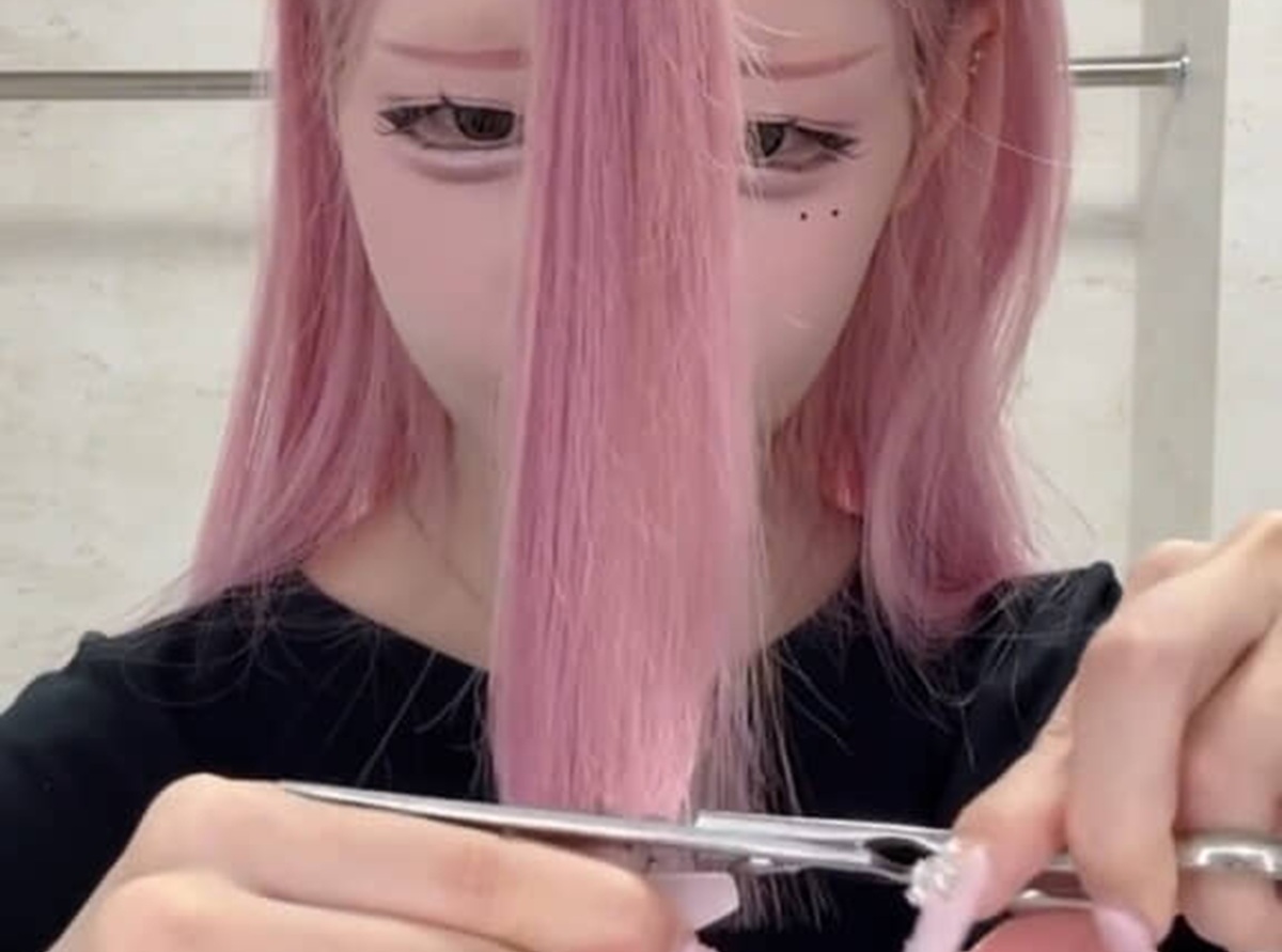 「美容師さんごめんなさい！」ネットで話題のセルフカットをしてみたら、大失敗し……　まさかの大逆転が260万再生「天才すぎてやばい」（1/3） | 美容 ねとらぼ