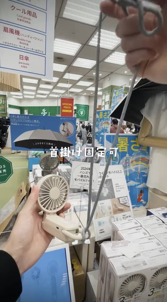 手持ち、首かけ固定、卓上使用が可能
