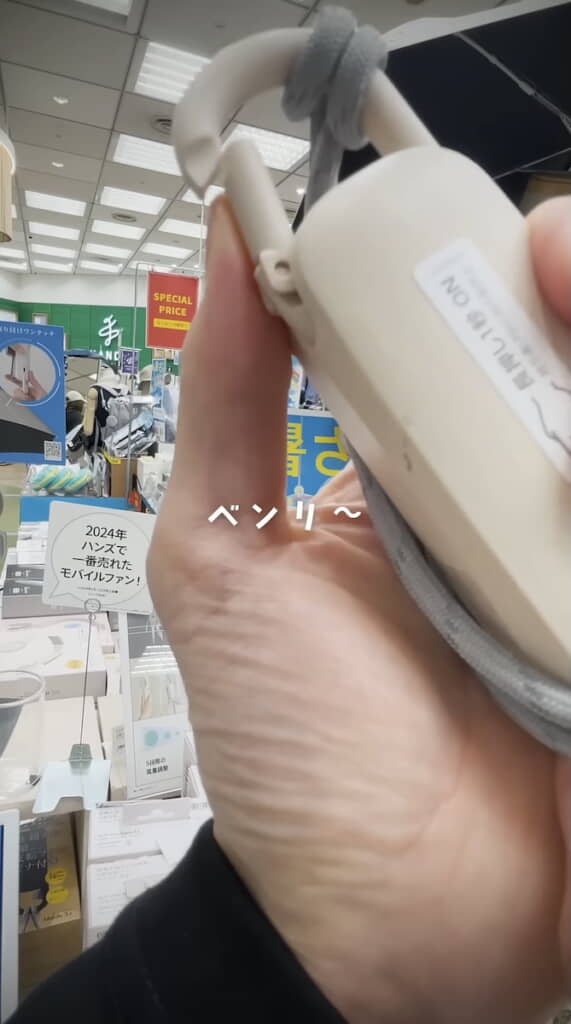 なにかと便利なカラビナ付き
