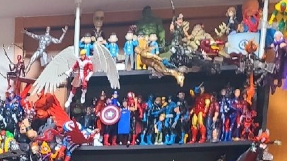 フィギュアマニアの“フィギュア棚開示”が「どうなってるの？」　お見事な展示に国内外から反響「Wooow！」「最高にクール……！」（1/2） | ホビー ねとらぼ