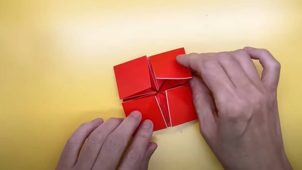 四角く折りたたみます