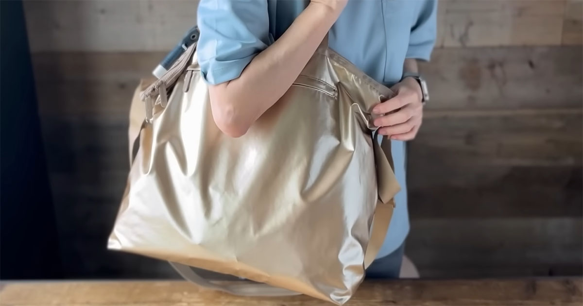 旅慣れデザイナーの“1泊2日バッグ”をのぞいたら……　目からウロコの中身に「感銘を受けた」「私も愛用してる」（1/3） | ライフハック ねとらぼ