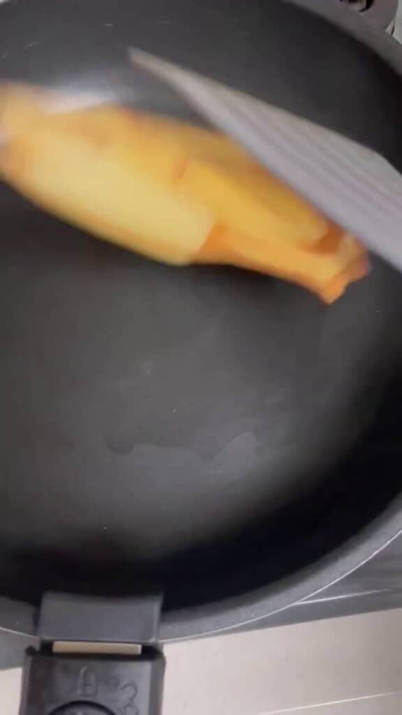 パンケーキをひっくり返した瞬間