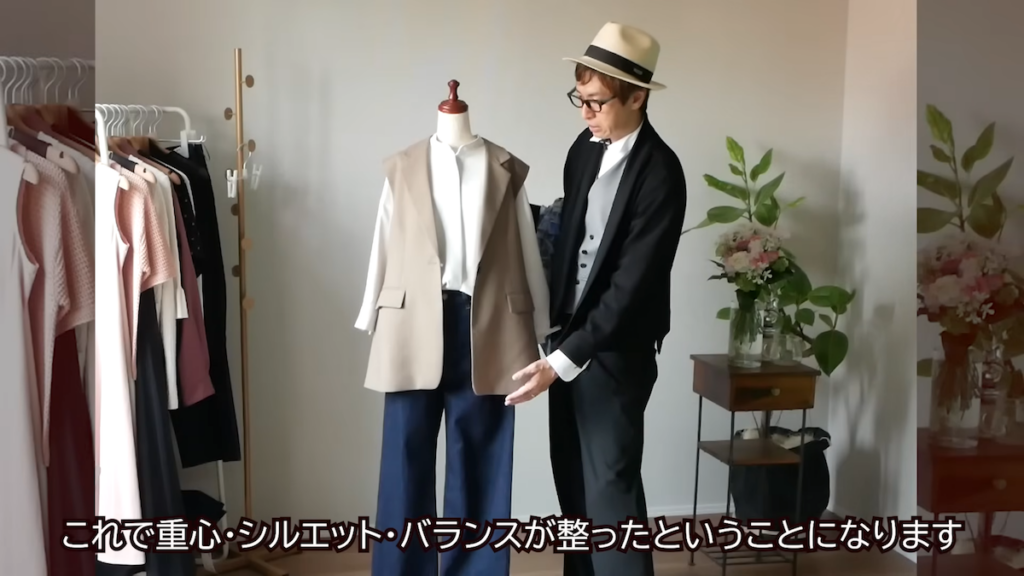 ブラウスの裾をジーンズの中にイン