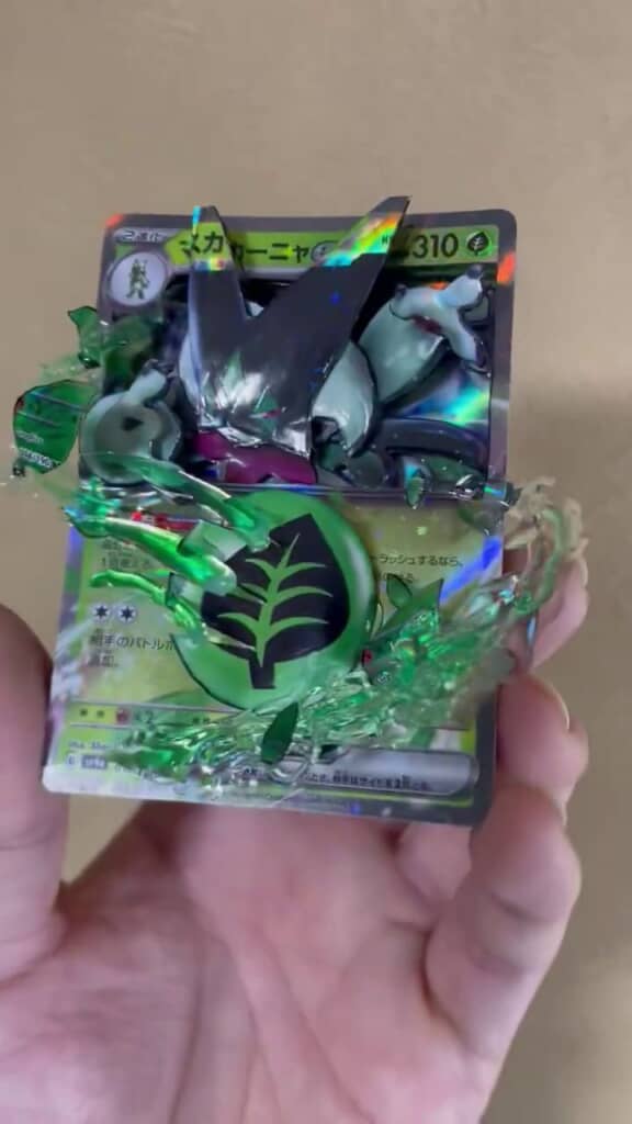 同じ絵柄の紙を重ねて立体的にしたマスカーニャのポケモンカード