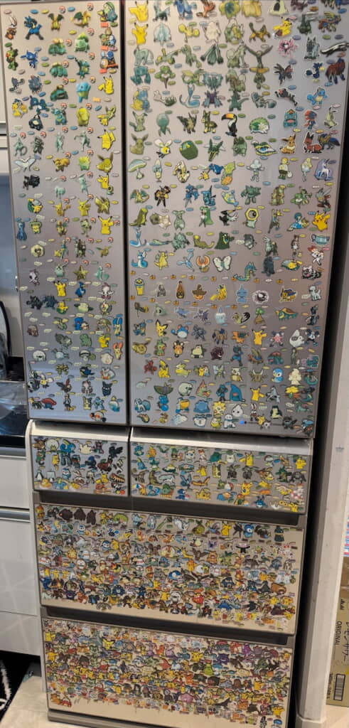 ポケモンシールを冷蔵庫にペタッ→8年後…… 「うおおお！」圧巻の