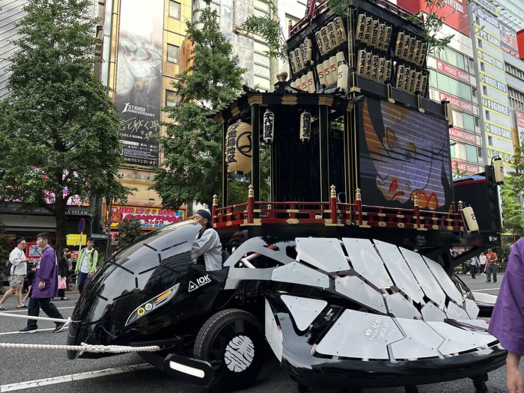 サイバーパンク全開の山車