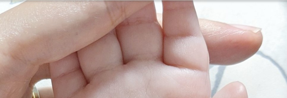 ぷくぷくした赤ちゃんの手のひらには……