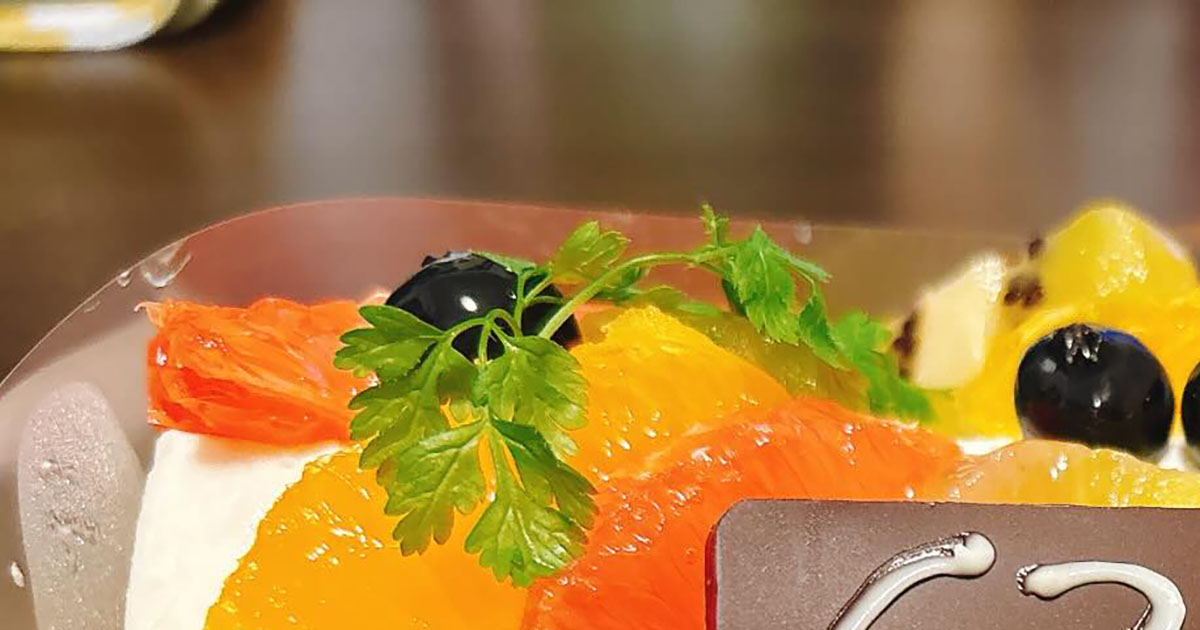 誕生日ケーキを自ら買ってきた夫→箱を開けた瞬間……　まさかの光景に妻爆笑「とことんいいオチ」「ほっこりした」（1/3） | ライフスタイル ねとらぼ