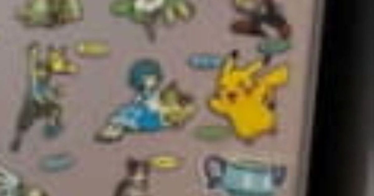 ポケモンシールを冷蔵庫にペタッ→8年後……　「うおおお！」圧巻の光景に「どんだけパン食べたん笑」「まじで憧れる」 | ライフスタイル ねとらぼ