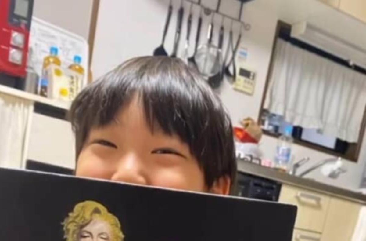 “9歳のプロ画家”が描いたマリリン・モンローに「す、すごすぎる」「第2のピカソですか？」と絶賛の嵐　才能あふれる筆さばきが650万再生（1/3） | カルチャー・アート ねとらぼ