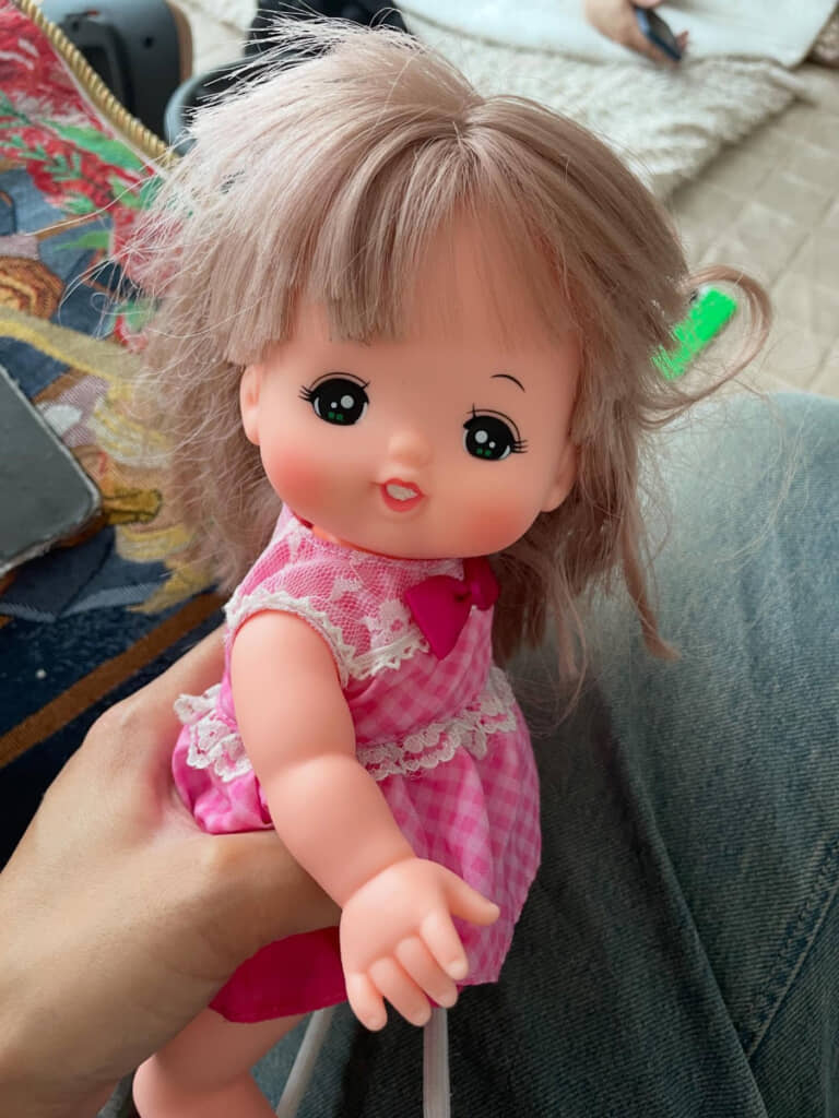 歯が生えた（？）メルちゃん。言われてみると違和感が……