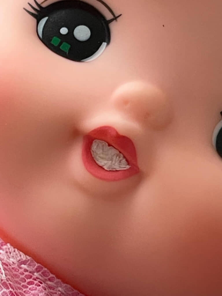 “歯”の正体はまさかのテッシュ！