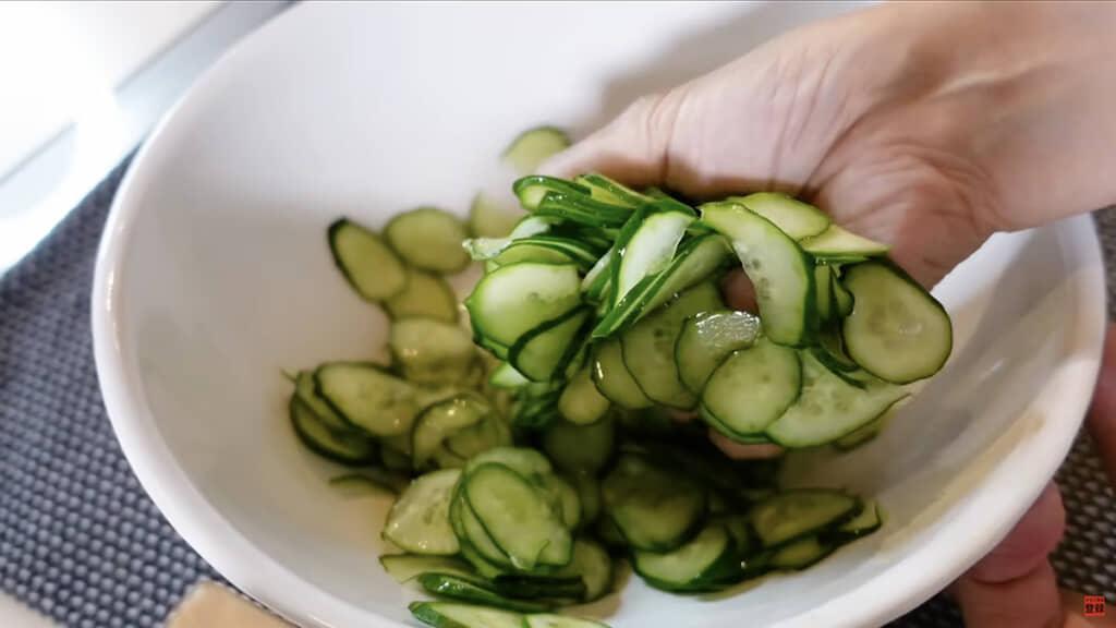 塩もみきゅうりは“もう一品”に便利