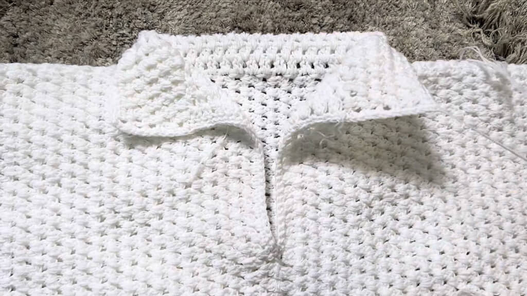 襟の処理をして袖を編んだら……