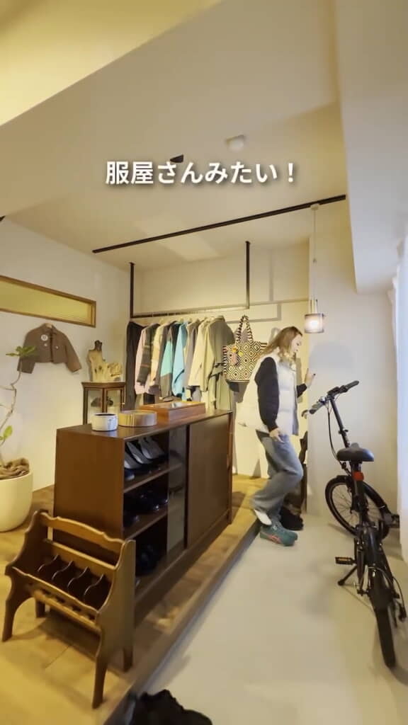 洋服店のような玄関ホール