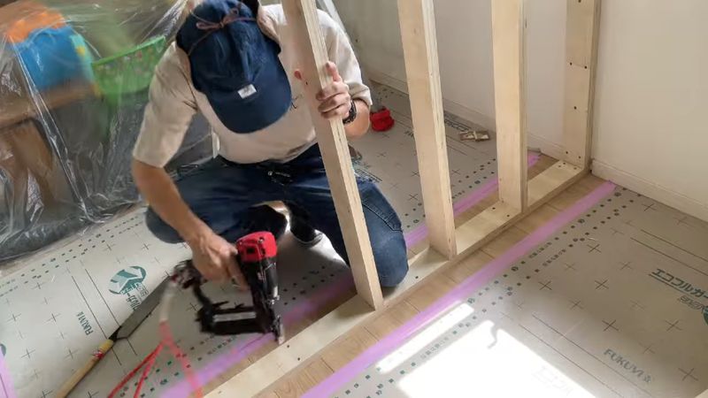 板材で下地を作る様子