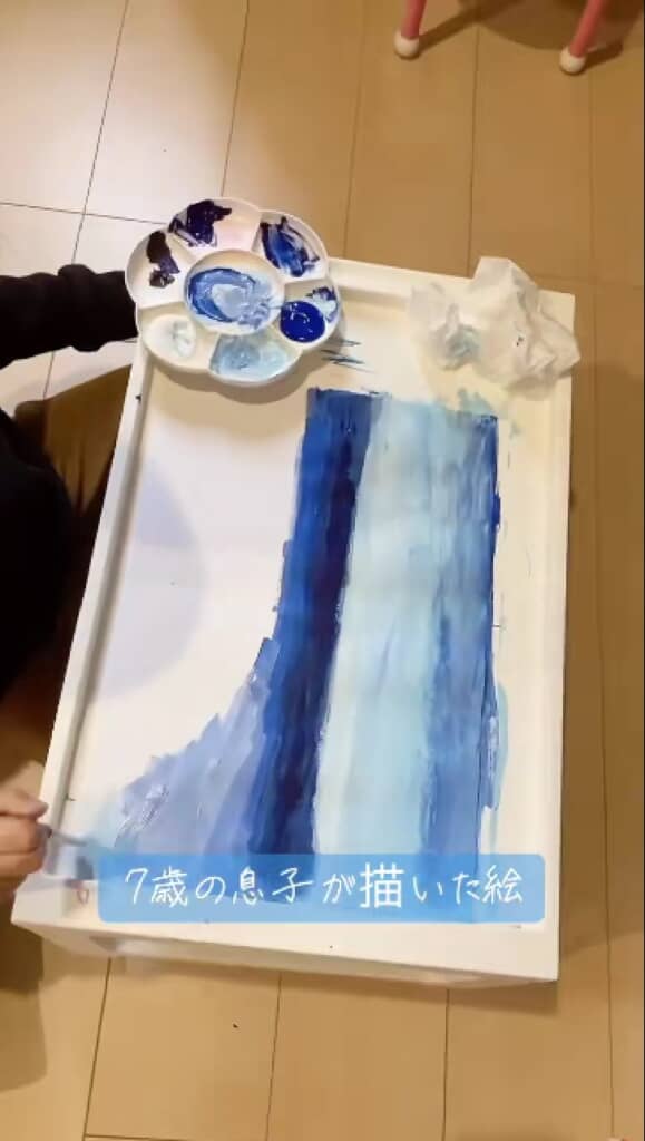 色を重ねることで海の色合いを表現