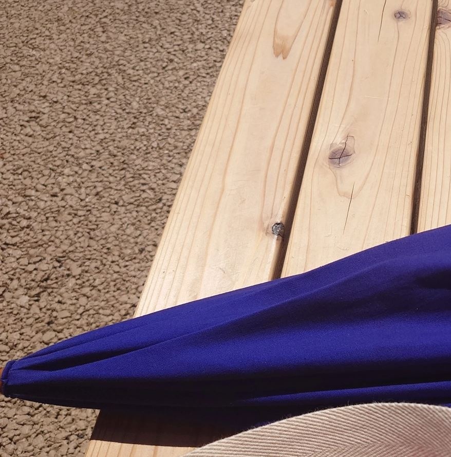 真っ青な日傘の端に発砲スチロールをいくつも刺していったら……「えっ！かわいい！」「めっちゃ天才」　驚きの万博グッズDIYに反響（1/3） | ライフスタイル ねとらぼ