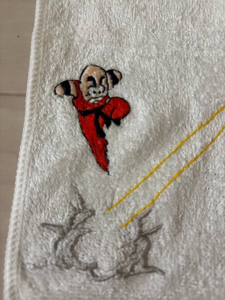 着弾を回避するクリリン
