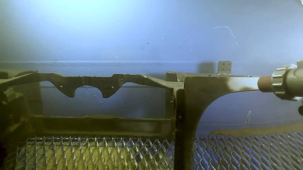 部品を1つ1つ解体し徹底清掃！