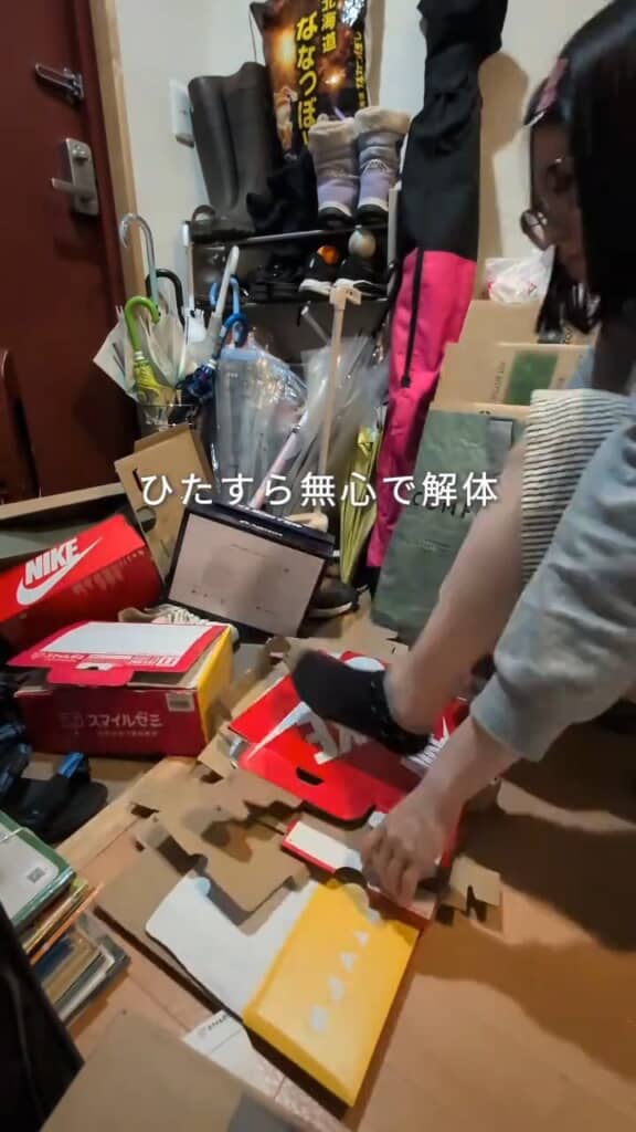 購入時からそのまま残っていた靴箱を一心不乱に解体