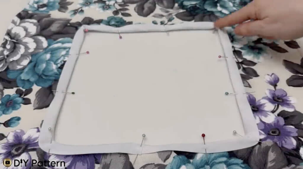 22センチ四方に切り抜いて……