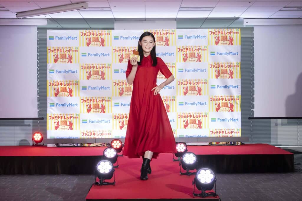 八木莉可子さん 