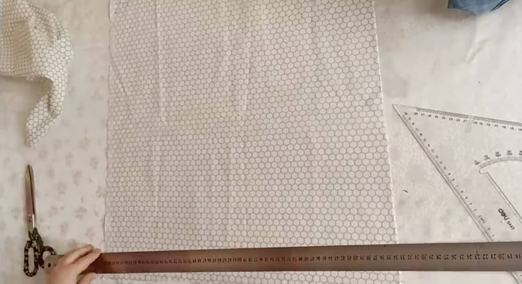 白い布にガイドを引きます