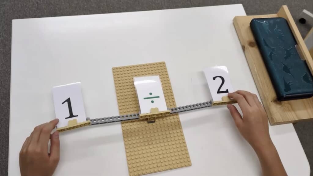 左に割られる数、右に割る数を置きます