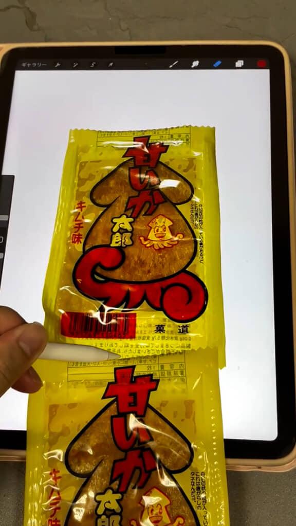 その下から手描きの「甘いか太郎」が……