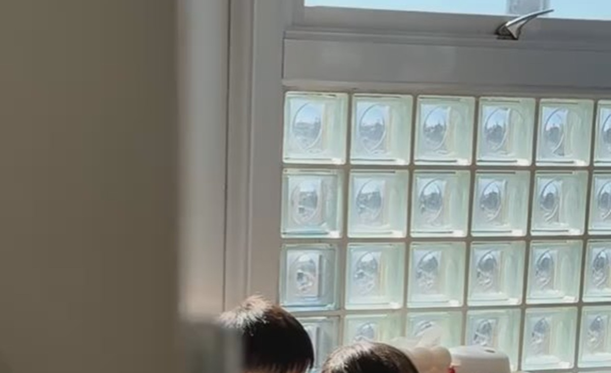 昼寝から起きたママ、4歳と1歳の子どもたちがいないのでリビングをのぞくと……　ママ号泣の光景に「すごい！」「泣いてまう」（1/3） | 教育・子育て ねとらぼ