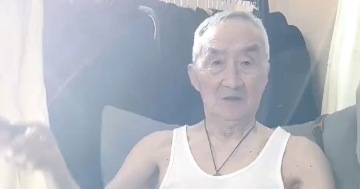 タンクトップ姿の88歳おじいちゃん、着替えたら……「やばっっ