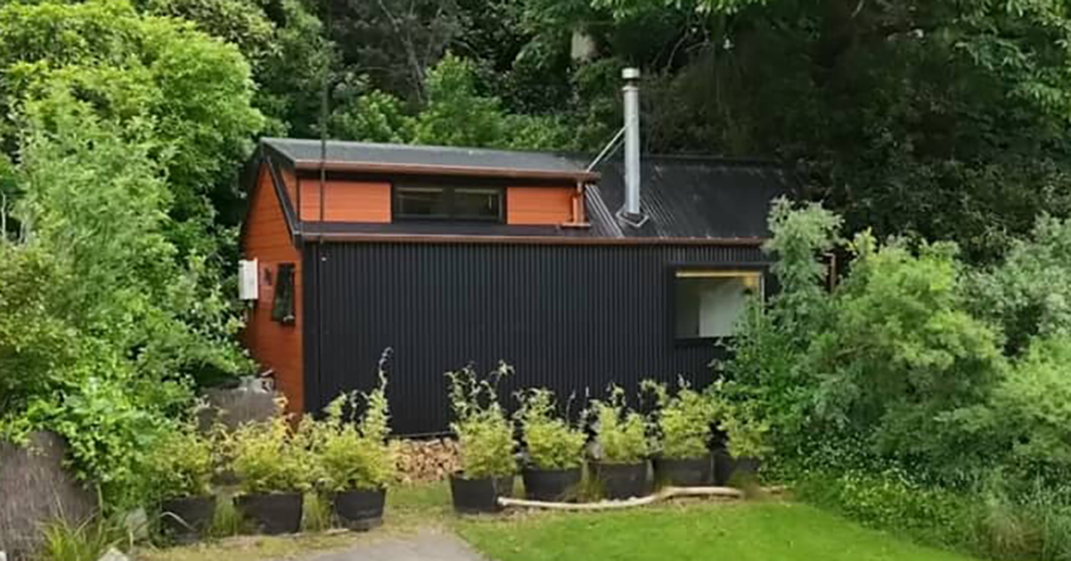 元パイロット→姉の土地に小さな家を建てたら……「すごすぎる」 驚きの