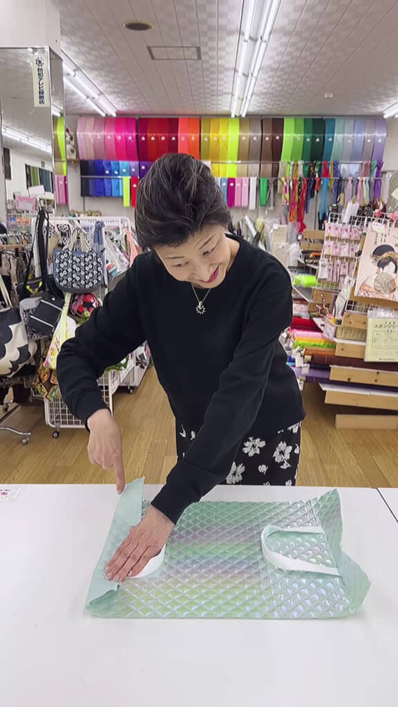 反対側にも持ち手をつけます