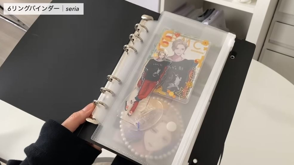 推しグッズを入れたバインダー