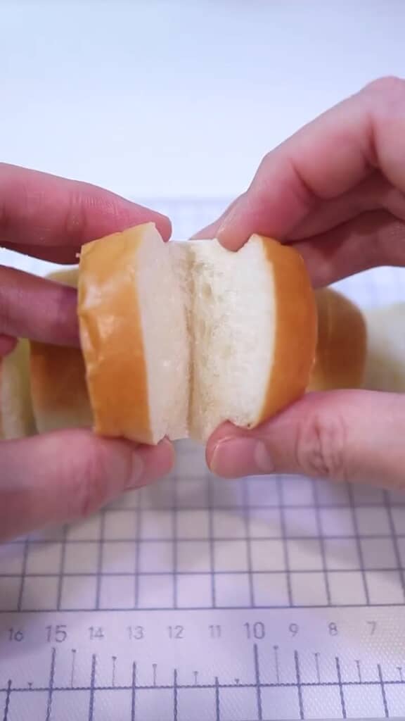 それぞれに切り込みを入れます