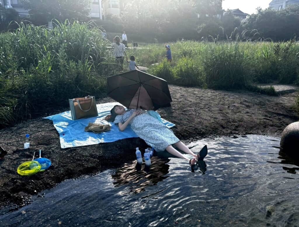 オフィーリアのように寝転ぶ友人