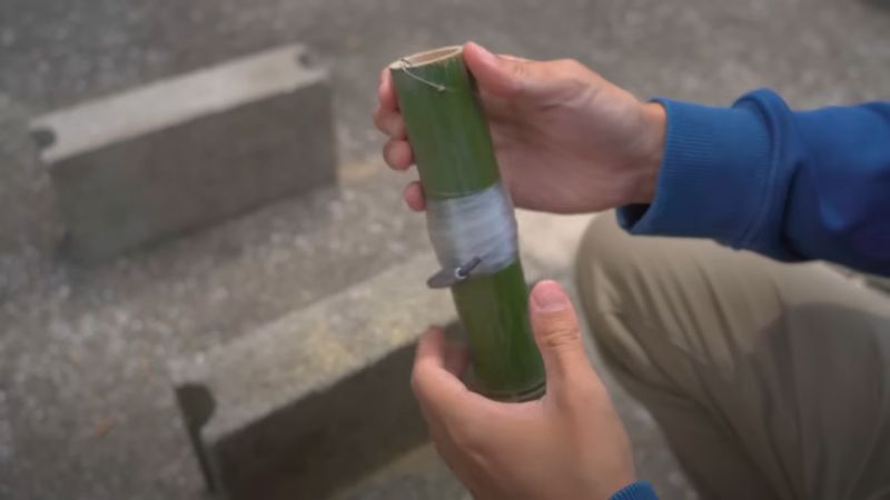 ナイロンの糸を巻き付けた竹筒