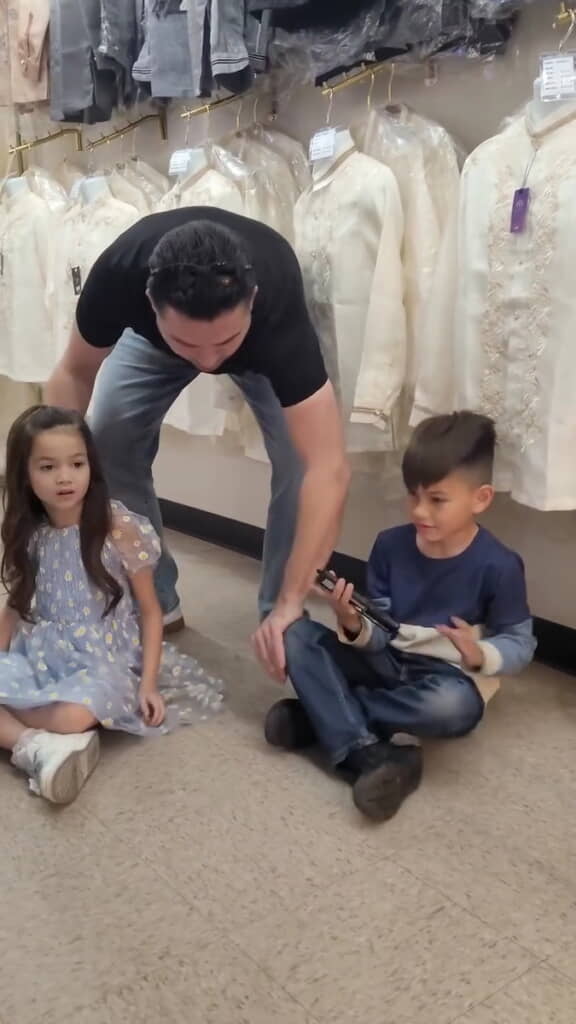 2人を引き離すパパ