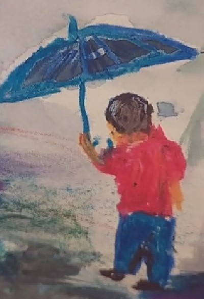 傘を持って雨宿りをする少年