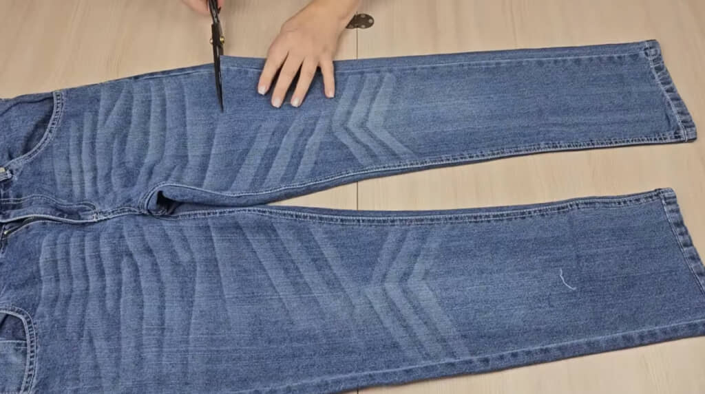 古いジーンズをリメイク
