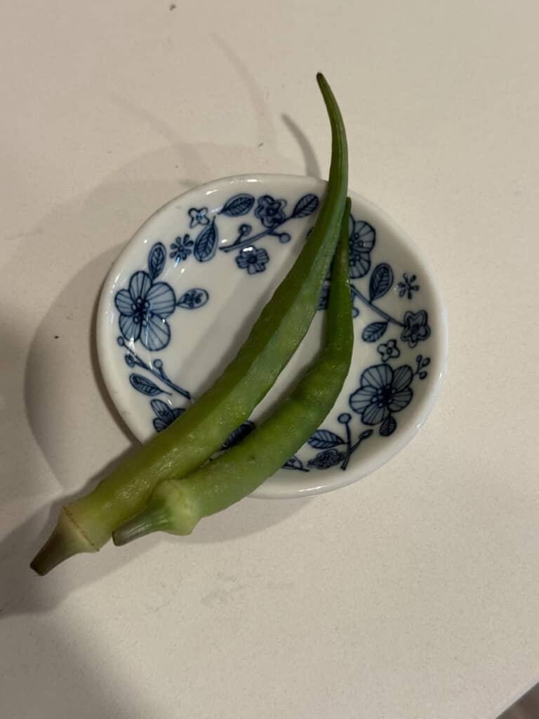 茹でると赤から緑に変色