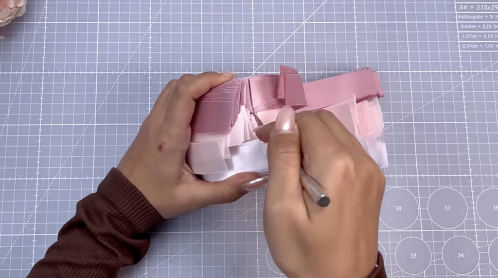 リボンを束ごとバッサリ