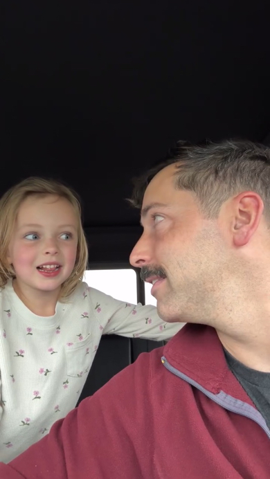 「面白い？」と問いかけるパパ