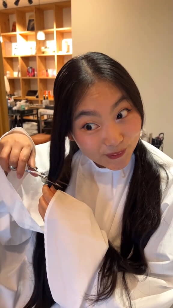 最初のハサミは自分自身で……